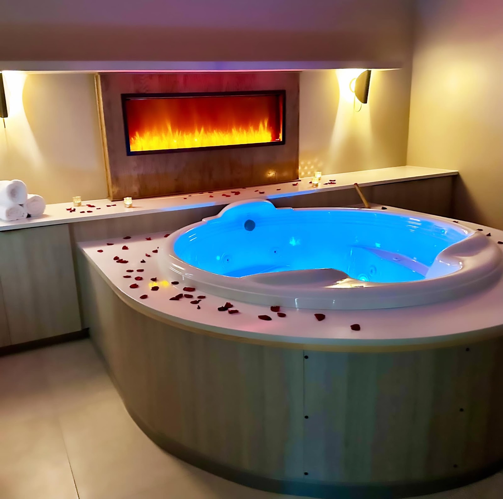River Falls Spa logo